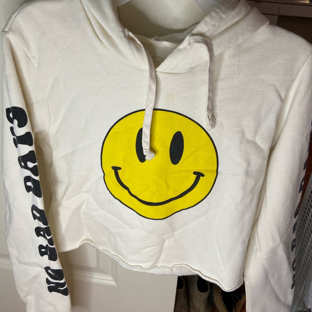 urban outfitters ‘no bad days’ cropped hoodie